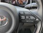 Toyota Yaris 1.5 Hybrid EXECUTIVE LEER JBL-AUDIO 17'' LM-VELGEN HEAD-UP BLIND SPOT APPLE/ANDROID LED KEYLESS CAMERA BLUETOOTH PRIVACY GLASS
