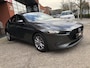 Mazda 3 2.0 e-SkyActiv-G M Hybrid 122 Comfort // ADAPT. CRUISE // DODEHOEK // 360 CAMERA+SENSOREN // CLIMA // HEAD-UP DISPLAY // STUUR+STOELVERWARMING //