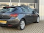 Opel Astra 1.6 Turbo Cosmo | Lichtmetaal | Climate | Navi | Parkeer sensoren |