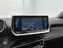 Peugeot e-2008 EV GT 50 kWh 136pk Automaat | Schuif-/Kantelkdak | Navigatie | Climate Control | Adaptieve Cruise Control | 17"LMV | LED | Camera | Stoelverwarming | Apple Carplay/Android Auto |