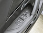 Peugeot e-2008 EV GT 50 kWh 136pk Automaat | Schuif-/Kantelkdak | Navigatie | Climate Control | Adaptieve Cruise Control | 17"LMV | LED | Camera | Stoelverwarming | Apple Carplay/Android Auto |
