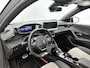 Peugeot e-2008 EV GT 50 kWh 136pk Automaat | Schuif-/Kantelkdak | Navigatie | Climate Control | Adaptieve Cruise Control | 17"LMV | LED | Camera | Stoelverwarming | Apple Carplay/Android Auto |