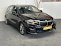 BMW 1-Serie 120 M SPORT DESIGN EDITION NAVIGATIE CRUISE CONTROL STOEL EN STUURVERWARMING PANORAMA SCHUIF/KANTELDAK BLUETOOTH TELEFOON APPLE CARPLAY/ANDROID RIJSTROOKSENSOREN PDC ZEER MOOI !! Brgl