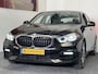 BMW 1-Serie 120 M SPORT DESIGN EDITION NAVIGATIE CRUISE CONTROL STOEL EN STUURVERWARMING PANORAMA SCHUIF/KANTELDAK BLUETOOTH TELEFOON APPLE CARPLAY/ANDROID RIJSTROOKSENSOREN PDC ZEER MOOI !! Brgl