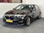 BMW 1-Serie 120 M SPORT DESIGN EDITION NAVIGATIE CRUISE CONTROL STOEL EN STUURVERWARMING PANORAMA SCHUIF/KANTELDAK BLUETOOTH TELEFOON APPLE CARPLAY/ANDROID RIJSTROOKSENSOREN PDC ZEER MOOI !! Brgl