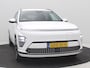 Hyundai Kona Comfort Smart 65.4 kWh / 100% SoH / Warmtepomp / 3-Fase Laden / 1ste eigenaar / HUD / Achteruitrijcamera / Stoel en Stuurverwarming / Elektrische Achterklep / Apple Carplay & Android Auto / Keyless Entry / Fabrieksgarantie tot 24-11-2029 /