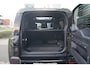 Land Rover Defender 110 P300e 110 Forest Edition | Schuif/Kantel Dak | Driver Assist Pack | Cold Climate Pack | Afneembare Trekhaak| Vaste Sleepogen |