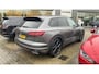Volkswagen Touareg 3.0 TSi 4-MOTION R | 463 PK | Black Style | Leder | Digital Cockpit | Panorama Dak | Keyless | Trekhaak | Stoel en Stuurverwarming | Achterbank verwarming | Luchtvering | Ergo Stoelen