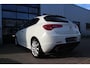Alfa Romeo Giulietta 1.4 Turbo Super- SPORTIVA - LEER/ALCANTARA - STOELVERWARMING - LED - PARKEERSENSOREN - ISOFIX - 120PK