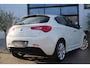 Alfa Romeo Giulietta 1.4 Turbo Super- SPORTIVA - LEER/ALCANTARA - STOELVERWARMING - LED - PARKEERSENSOREN - ISOFIX - 120PK