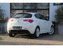 Alfa Romeo Giulietta 1.4 Turbo Super- SPORTIVA - LEER/ALCANTARA - STOELVERWARMING - LED - PARKEERSENSOREN - ISOFIX - 120PK