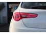 Alfa Romeo Giulietta 1.4 Turbo Super- SPORTIVA - LEER/ALCANTARA - STOELVERWARMING - LED - PARKEERSENSOREN - ISOFIX - 120PK