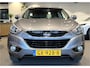Hyundai ix35 1.6i GDI Go! 135 Pk Benzine * Navigatie * Stoelverwarming * Climate & Cruise Control * Vierseizoenenbanden * 17 "L.M. Velgen * Hoge Zit * Kilometer Autopas * Vingerhoets; Vierde Generatie Eersteklas Service !