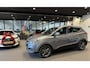 Hyundai ix35 1.6i GDI Go! 135 Pk Benzine * Navigatie * Stoelverwarming * Climate & Cruise Control * Vierseizoenenbanden * 17 "L.M. Velgen * Hoge Zit * Kilometer Autopas * Vingerhoets; Vierde Generatie Eersteklas Service !
