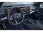 BMW 5-Serie 520i M-Sport Pro | BTW | 1 Eigenaar | Dealer Onderhouden | Full Option | 21 Inch | Pano | Sfeer | Carplay | Harman Kardon | Carbon | HUD | Donker Matrix LED | LED Grille | Full Maxton | Stoelventilatie | ACC | 360 View | Keyless | Fabrieksgarantie | Direct Beschikbaar
