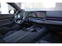 BMW 5-Serie 520i M-Sport Pro | BTW | 1 Eigenaar | Dealer Onderhouden | Full Option | 21 Inch | Pano | Sfeer | Carplay | Harman Kardon | Carbon | HUD | Donker Matrix LED | LED Grille | Full Maxton | Stoelventilatie | ACC | 360 View | Keyless | Fabrieksgarantie | Direct Beschikbaar