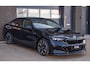 BMW 5-Serie 520i M-Sport Pro | BTW | 1 Eigenaar | Dealer Onderhouden | Full Option | 21 Inch | Pano | Sfeer | Carplay | Harman Kardon | Carbon | HUD | Donker Matrix LED | LED Grille | Full Maxton | Stoelventilatie | ACC | 360 View | Keyless | Fabrieksgarantie | Direct Beschikbaar