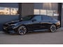 BMW 5-Serie 520i M-Sport Pro | BTW | 1 Eigenaar | Dealer Onderhouden | Full Option | 21 Inch | Pano | Sfeer | Carplay | Harman Kardon | Carbon | HUD | Donker Matrix LED | LED Grille | Full Maxton | Stoelventilatie | ACC | 360 View | Keyless | Fabrieksgarantie | Direct Beschikbaar