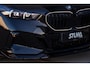 BMW 5-Serie 520i M-Sport Pro | BTW | 1 Eigenaar | Dealer Onderhouden | Full Option | 21 Inch | Pano | Sfeer | Carplay | Harman Kardon | Carbon | HUD | Donker Matrix LED | LED Grille | Full Maxton | Stoelventilatie | ACC | 360 View | Keyless | Fabrieksgarantie | Direct Beschikbaar