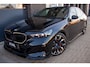 BMW 5-Serie 520i M-Sport Pro | BTW | 1 Eigenaar | Dealer Onderhouden | Full Option | 21 Inch | Pano | Sfeer | Carplay | Harman Kardon | Carbon | HUD | Donker Matrix LED | LED Grille | Full Maxton | Stoelventilatie | ACC | 360 View | Keyless | Fabrieksgarantie | Direct Beschikbaar