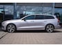 Volvo V60 2.0 T6 Plug-in hybrid AWD Plus Dark | Stoel & Stuurverwarming | Adaptieve Cruise + Pilot Assist | Sensoren Voor & Achter + Camera | Verwarmbare Voorruit | Google | Keyless Entry