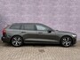 Volvo V60 2.0 T5 R-Design | nieuwe distributie riem | 12 mnd BOVAG garantie | Trekhaak | Schuif/kantel Panoramadak | Stoel/stuurverwarming | Leder | Parkeersensoren V+A | Apple Carplay/Android Auto | Elektr. bedienbare achterklep |