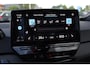 Volkswagen ID.3 Pro Business 58 kWh 204PK / 150kW, 58KWh Accu, 19" LMV met 4 seizoenenbanden, comfort pakket, stoelverwarming voor, assistance pakket (met camera), privacy glas, variable laadvloer, keyless access, adaptieve cruise control (acc) etc.