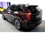 Volvo XC90 2.0 T8 AWD 335kW/456pk Aut8 Recharge Ultra Dark 7P LUCHTVERING + BOWERS&WILKINS + EL. TREKHAAK + PANORAMADAK + MASSAGE + HEAD-UP + STOEL-&STUURVERWARMING + LEDEREN DASHBOARD + 360 CAMERA + ACHTERBANKVERWARMING + 21" LM-VELGEN!