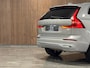 Volvo XC60 T6 AWD Recharge Ultra Bright 360° Camera | Michelin Cross Climate banden | Head-Up Display | Harman Kardon | Adaptieve Cruise Control | 20 Inch | Standkachel met Volvo On Call App | Stoelverwarming voor+achter | Stuurwielverwarming | Schuifdak | Full LED Meesturende koplampen | Pilot Assist | BLIS Dode Hoek Detectie | Elektrische voorstoelen geheugen | Contour stoelen met wit stiksel en bies | Zitting verlenging voorstoelen | Lederen dashboard | Galamineerde/geluidwerende zijramen | Google Infotainment | Keyless Drive | Parkeersensoren voor+achter | Privacy Glass | Elektrisch bedienbare achterklep | DAB Radio | Apple Carplay/Android Auto | Draadloos telefoon opladen | Silver Dawn Metallic |
