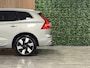 Volvo XC60 T6 AWD Recharge Ultra Bright 360° Camera | Michelin Cross Climate banden | Head-Up Display | Harman Kardon | Adaptieve Cruise Control | 20 Inch | Standkachel met Volvo On Call App | Stoelverwarming voor+achter | Stuurwielverwarming | Schuifdak | Full LED Meesturende koplampen | Pilot Assist | BLIS Dode Hoek Detectie | Elektrische voorstoelen geheugen | Contour stoelen met wit stiksel en bies | Zitting verlenging voorstoelen | Lederen dashboard | Galamineerde/geluidwerende zijramen | Google Infotainment | Keyless Drive | Parkeersensoren voor+achter | Privacy Glass | Elektrisch bedienbare achterklep | DAB Radio | Apple Carplay/Android Auto | Draadloos telefoon opladen | Silver Dawn Metallic |