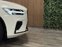 Volvo V60 T6 AWD Recharge R-Design Trekhaak | Adaptieve Cruise Control | Stoel en Stuurwielverwarming | Parkeercamera | Full LED Meesturende koplampen | Pilot Assist | BLIS Dode Hoek Detectie | Bestuurdersstoel elektrisch geheugen | Contour stoelen met wit stiksel en bies | Zitting verlenging voorstoelen | 19 Inch | Keyless Drive | Parkeersensoren voor+achter | Privacy Glass | Elektrisch bedienbare achterklep | DAB Radio | Apple Carplay/Android Auto | Volvo On Call met mobiele App functie |