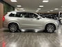 Volvo XC90 T8 AWD Recharge Inscription Stoelventilatie | 360° Camera | Head-Up Display | Harman Kardon | Schuifdak | Adaptieve Cruise Control | Stoel en Stuurwielverwarming | Full LED Meesturende koplampen | Pilot Assist | BLIS Dode Hoek Detectie | Elektrische voorstoelen geheugen | Nappa Lederen bekleding | Zitting verlenging voorstoelen | Lederen dashboard | 20 Inch | Keyless Drive | Parkeersensoren voor+achter | Elektrisch bedienbare achterklep | Geïntegreerde zongordijnen achterportieren | Verlichte instaplijsten | 7-Persoons | 4-Zone Climate Control | DAB Radio | Apple Carplay/Android Auto | Volvo On Call met mobiele App functie | Bright Silver Metallic |