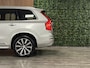 Volvo XC90 T8 AWD Recharge Inscription Stoelventilatie | 360° Camera | Head-Up Display | Harman Kardon | Schuifdak | Adaptieve Cruise Control | Stoel en Stuurwielverwarming | Full LED Meesturende koplampen | Pilot Assist | BLIS Dode Hoek Detectie | Elektrische voorstoelen geheugen | Nappa Lederen bekleding | Zitting verlenging voorstoelen | Lederen dashboard | 20 Inch | Keyless Drive | Parkeersensoren voor+achter | Elektrisch bedienbare achterklep | Geïntegreerde zongordijnen achterportieren | Verlichte instaplijsten | 7-Persoons | 4-Zone Climate Control | DAB Radio | Apple Carplay/Android Auto | Volvo On Call met mobiele App functie | Bright Silver Metallic |