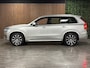 Volvo XC90 T8 AWD Recharge Inscription Stoelventilatie | 360° Camera | Head-Up Display | Harman Kardon | Schuifdak | Adaptieve Cruise Control | Stoel en Stuurwielverwarming | Full LED Meesturende koplampen | Pilot Assist | BLIS Dode Hoek Detectie | Elektrische voorstoelen geheugen | Nappa Lederen bekleding | Zitting verlenging voorstoelen | Lederen dashboard | 20 Inch | Keyless Drive | Parkeersensoren voor+achter | Elektrisch bedienbare achterklep | Geïntegreerde zongordijnen achterportieren | Verlichte instaplijsten | 7-Persoons | 4-Zone Climate Control | DAB Radio | Apple Carplay/Android Auto | Volvo On Call met mobiele App functie | Bright Silver Metallic |