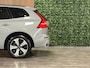 Volvo XC60 T6 AWD Recharge Plus Dark 360° Camera | All Season Banden | Harman Kardon | Adaptieve Cruise Control | Stoelverwarming voor+achter | Stuurwielverwarming | Full LED Meesturende koplampen | Pilot Assist | BLIS Dode Hoek Detectie | Elekrische voorstoelen geheugen | Contour Stoelen met wit stiksel en bies | Zitting verlenging voorstoelen | Schuifdak | 19 Inch | Google Infotainment | Keyless Drive | Parkeersensoren voor+achter | Privacy Glass | Elektrisch bedienbare achterklep | DAB Radio | Apple Carplay/Android Auto | Draadloos telefoon opladen | Volvo On Call met mobiele App functie | Vapour Grey Metallic |