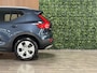 Volvo XC40 T2 Aut. Business Pro Adaptieve Cruie Control | Dealer onderhouden | BLIS Dode Hoek Detectie | Parkeercamera | Pilot Assist | 18 Inch | Keyless Drive | Parkeersensoren voor+achter | Elektrisch bedienbare achterklep | Breedstralers in voorbumper | Climate Control L+R | Regensensor | Automatisch dimmende binnen en buitenspiegels | DAB Radio | Apple Carplay/Android Auto | Volvo On Call met mobiele App functie | Denim Blue Metallic |