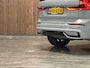 Volvo XC60 T6 AWD Recharge Ultra Dark MY26 | Trekhaak | All Season banden | 360 Camera | Head-Up Display | Harman Kardon | Adaptieve Cruise Control | Stoelverwarming voor+achter | Stuurwielverwarming | Schuifdak | Full LED Meesturende koplampen | Pilot Assist | BLIS Dode Hoek Detectie | Elektrische voorstoelen geheugen | Cardamom Quilted bekleding | Zitting verlenging voorstoelen | Lederen dashboard | 20 Inch | Google Infotainment | Keyless Drive | Elektrisch bedienbare achterklep | DAB Radio | Apple Carplay/Android Auto | Draadloos telefoon opladen | Volvo On Call met mobiele App functie | Vapour Grey Metallic |
