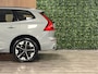 Volvo XC60 T6 AWD Recharge Ultra Dark MY26 | Trekhaak | All Season banden | 360 Camera | Head-Up Display | Harman Kardon | Adaptieve Cruise Control | Stoelverwarming voor+achter | Stuurwielverwarming | Schuifdak | Full LED Meesturende koplampen | Pilot Assist | BLIS Dode Hoek Detectie | Elektrische voorstoelen geheugen | Cardamom Quilted bekleding | Zitting verlenging voorstoelen | Lederen dashboard | 20 Inch | Google Infotainment | Keyless Drive | Elektrisch bedienbare achterklep | DAB Radio | Apple Carplay/Android Auto | Draadloos telefoon opladen | Volvo On Call met mobiele App functie | Vapour Grey Metallic |