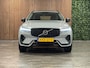 Volvo XC60 T6 AWD Recharge Ultra Dark MY26 | Trekhaak | All Season banden | 360 Camera | Head-Up Display | Harman Kardon | Adaptieve Cruise Control | Stoelverwarming voor+achter | Stuurwielverwarming | Schuifdak | Full LED Meesturende koplampen | Pilot Assist | BLIS Dode Hoek Detectie | Elektrische voorstoelen geheugen | Cardamom Quilted bekleding | Zitting verlenging voorstoelen | Lederen dashboard | 20 Inch | Google Infotainment | Keyless Drive | Elektrisch bedienbare achterklep | DAB Radio | Apple Carplay/Android Auto | Draadloos telefoon opladen | Volvo On Call met mobiele App functie | Vapour Grey Metallic |