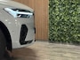 Volvo XC60 T6 AWD Recharge Ultra Dark MY26 | Trekhaak | All Season banden | 360 Camera | Head-Up Display | Harman Kardon | Adaptieve Cruise Control | Stoelverwarming voor+achter | Stuurwielverwarming | Schuifdak | Full LED Meesturende koplampen | Pilot Assist | BLIS Dode Hoek Detectie | Elektrische voorstoelen geheugen | Cardamom Quilted bekleding | Zitting verlenging voorstoelen | Lederen dashboard | 20 Inch | Google Infotainment | Keyless Drive | Elektrisch bedienbare achterklep | DAB Radio | Apple Carplay/Android Auto | Draadloos telefoon opladen | Volvo On Call met mobiele App functie | Vapour Grey Metallic |