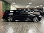 Volvo V60 T6 AWD Recharge R-Design Adaptieve Cruise Control | Stoel en Stuurwielverwarming | Parkeercamera | Full LED Meesturende koplampen | Pilot Assist | Bestuurdersstoel elektrisch geheugen | Contour stoelen met wit stiksel en bies | Zitting verlenging voorstoelen | 18 Inch | Keyless Drive | Parkeersensoren voor+achter | Privacy Glass | Elektrisch bedienbare achterklep | DAB Radio | Apple Carplay/Android Auto | Volvo On Call met mobiele App functie |