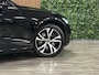 Volvo V60 T6 AWD Recharge R-Design Adaptieve Cruise Control | Stoel en Stuurwielverwarming | Parkeercamera | Full LED Meesturende koplampen | Pilot Assist | Bestuurdersstoel elektrisch geheugen | Contour stoelen met wit stiksel en bies | Zitting verlenging voorstoelen | 18 Inch | Keyless Drive | Parkeersensoren voor+achter | Privacy Glass | Elektrisch bedienbare achterklep | DAB Radio | Apple Carplay/Android Auto | Volvo On Call met mobiele App functie |