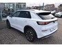 Volkswagen T-Roc Life First Edition Inclusief €2000,- inruilvoordeel | 'App-Connect' draadloze smartphone integratie | Automatische afstandsregeling (Adaptive Cruise Control) | Buitenspiegels elektrisch instel-, verwarm- en inklapbaar