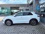 Volkswagen T-Roc Life First Edition | 'App-Connect' draadloze smartphone integratie | Automatische afstandsregeling (Adaptive Cruise Control) | Buitenspiegels elektrisch instel-, verwarm- en inklapbaar