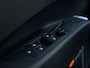 Volkswagen T-Roc Life First Edition | 'App-Connect' draadloze smartphone integratie | Automatische afstandsregeling (Adaptive Cruise Control) | Buitenspiegels elektrisch instel-, verwarm- en inklapbaar