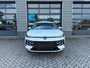 Volkswagen T-Roc Life First Edition | 'App-Connect' draadloze smartphone integratie | Automatische afstandsregeling (Adaptive Cruise Control) | Buitenspiegels elektrisch instel-, verwarm- en inklapbaar
