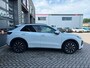 Volkswagen T-Roc Life First Edition | 'App-Connect' draadloze smartphone integratie | Automatische afstandsregeling (Adaptive Cruise Control) | Buitenspiegels elektrisch instel-, verwarm- en inklapbaar