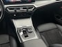 BMW 3-Serie Touring 320i M-SPORT / PANO / LED / TREKHAAK / 19''/ SHADOW
