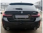 BMW 3-Serie Touring 320i M-SPORT / PANO / LED / TREKHAAK / 19''/ SHADOW