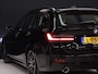 BMW 3-Serie Touring 320e Sport Line [ADAPTIVE CRUISE, APPLE CARPLAY, BMW LASERLICHT, TREKHAAK INKLAPBAAR, ANDROID, STOELVERWARMING, VOL LEDER, PDC V+A, ELEK. ACHTERKLEP, CLIMATE, NIEUWSTAAT]